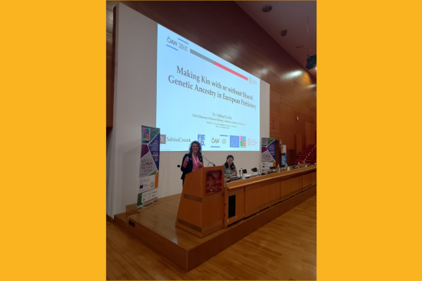 Dr. Sabina Cveček presenting her award-winning lightning talk in Milan